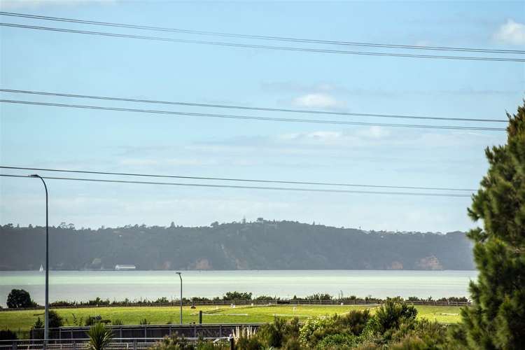 84 Royal View Road Te Atatu South_30