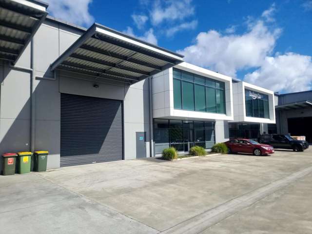 Silverdale Functional Office / Warehouse