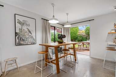 2/10 Lonsdale Street_3