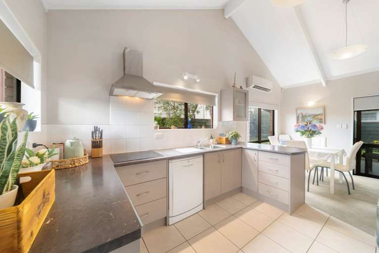 33 Botany Road Botany Downs_11