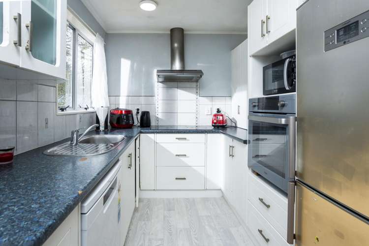 8 Athena Drive Totara Vale_5