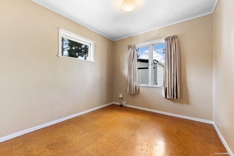 72 Cobham Crescent Kelston_14