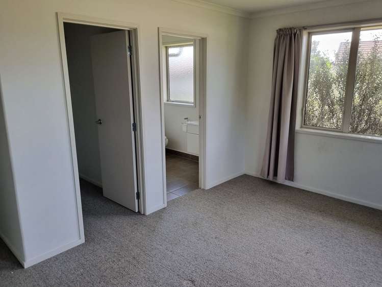 198 St James Drive Huntington_11