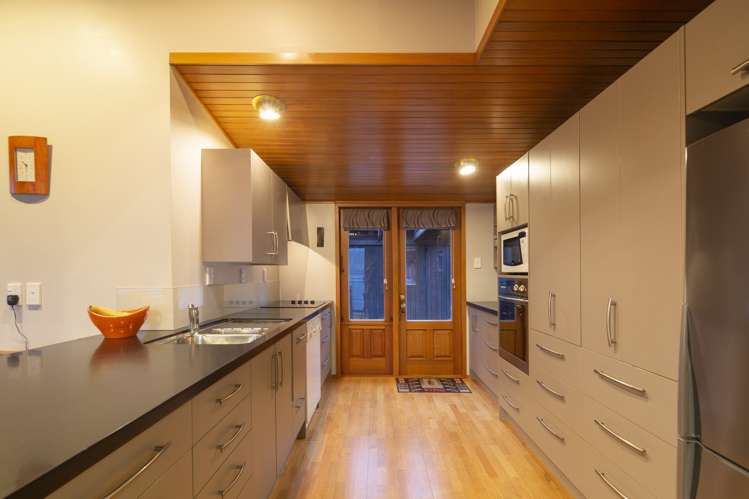 591 Peninsula Road Kelvin Heights_11