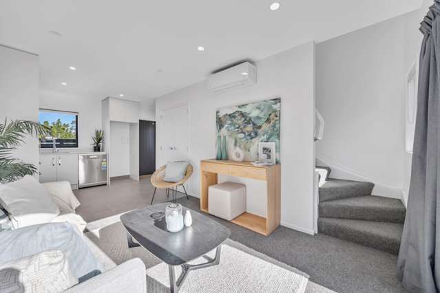 2/58 Kemp Road Massey_1