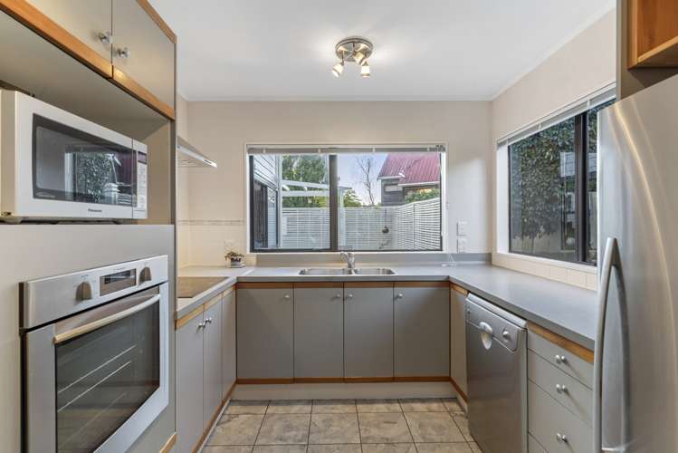 2/13a Eban Avenue Hillcrest_10