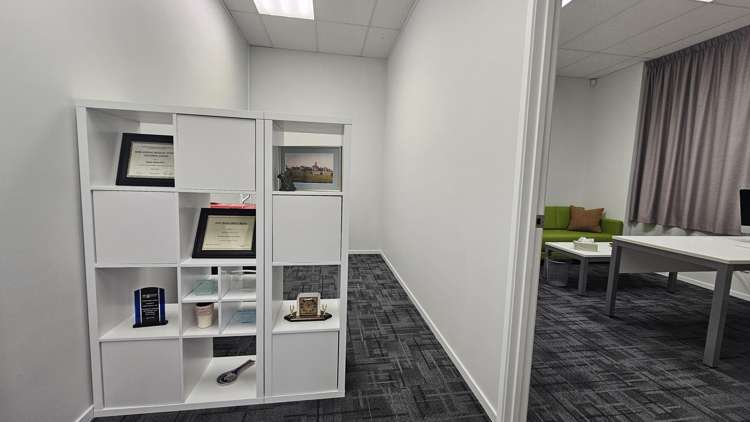 2/302 Eastbourne Street West Hastings_4