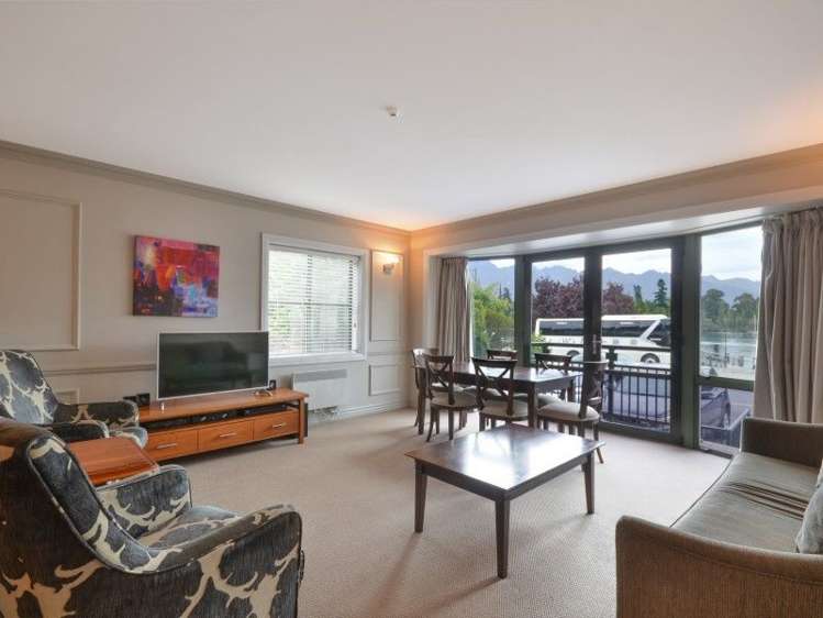 13/109 Beach Street Queenstown_11