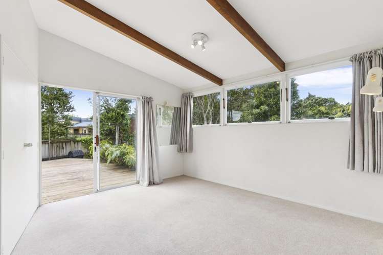 29 Highland Avenue Titirangi_12
