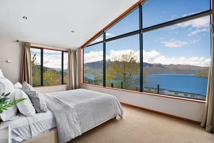 145 Wynyard Crescent Fernhill/Sunshine Bay_16