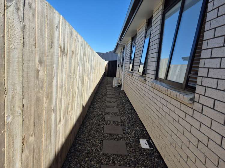 29 Inuwai Street Glenview_9