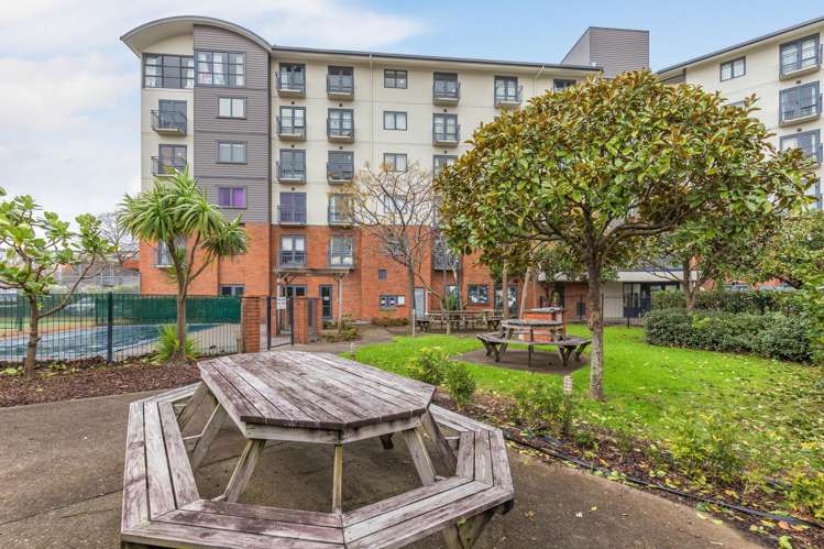 6c/17 Crown Lynn Place New Lynn_8