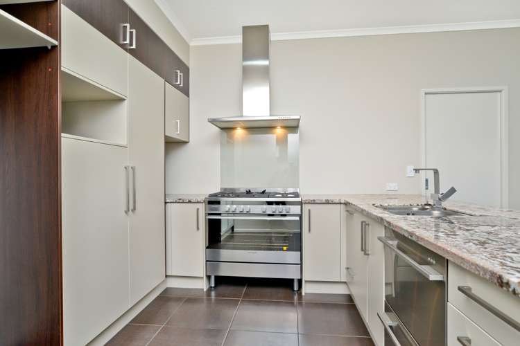 22 Pointon Glade Grandview Heights_5