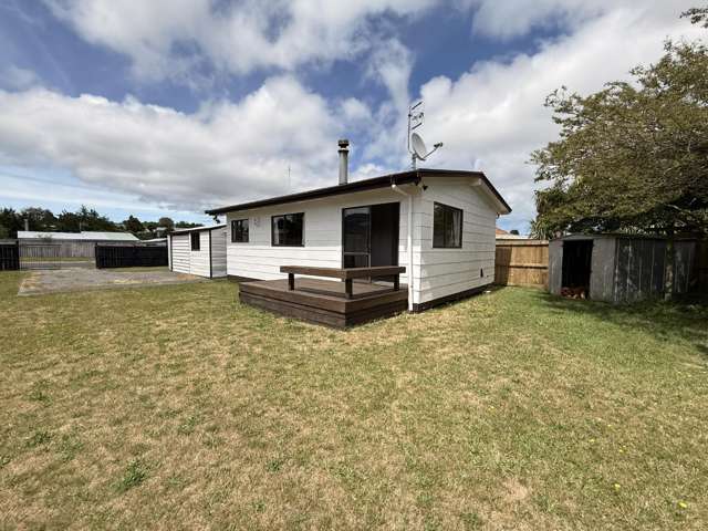 Easy-Living Two-Bedroom + Hobby Room in Tauhara