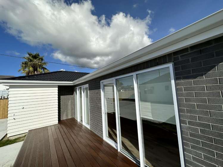 2/58 Archibald Road Kelston_13