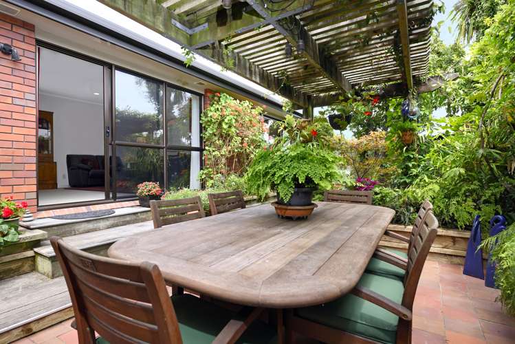 21 Farnham Drive Richmond_17