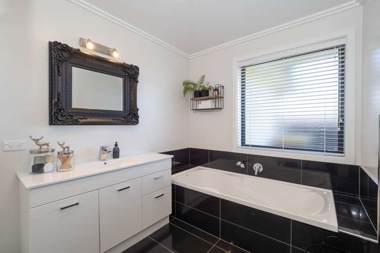 14 Magnolia Drive Netherby_17