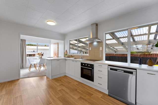 7A & 7B Pureora Place Clendon Park_4