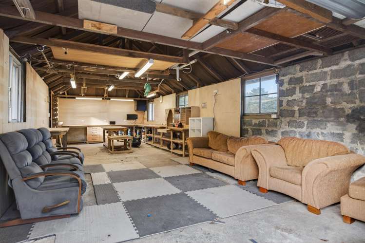 2 Memorial Drive Parahaki_36