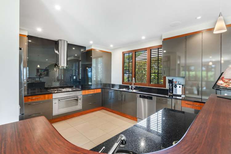 2 Glenoaks Rise Mellons Bay_19