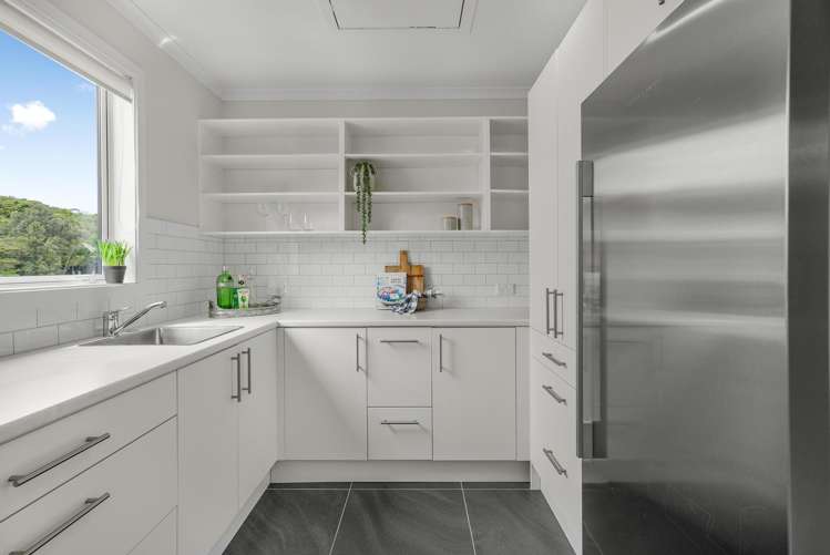 184 Dowse Drive Maungaraki_12