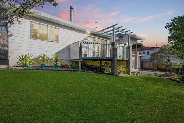 2 Woodfern Crescent Titirangi_1