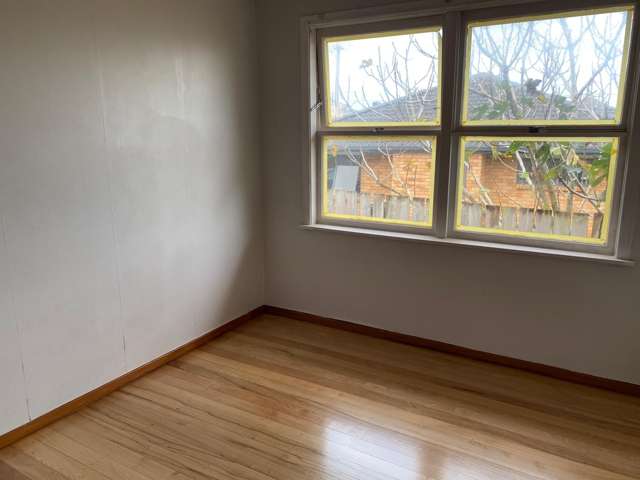 2/2 Archibald Road Kelston_1