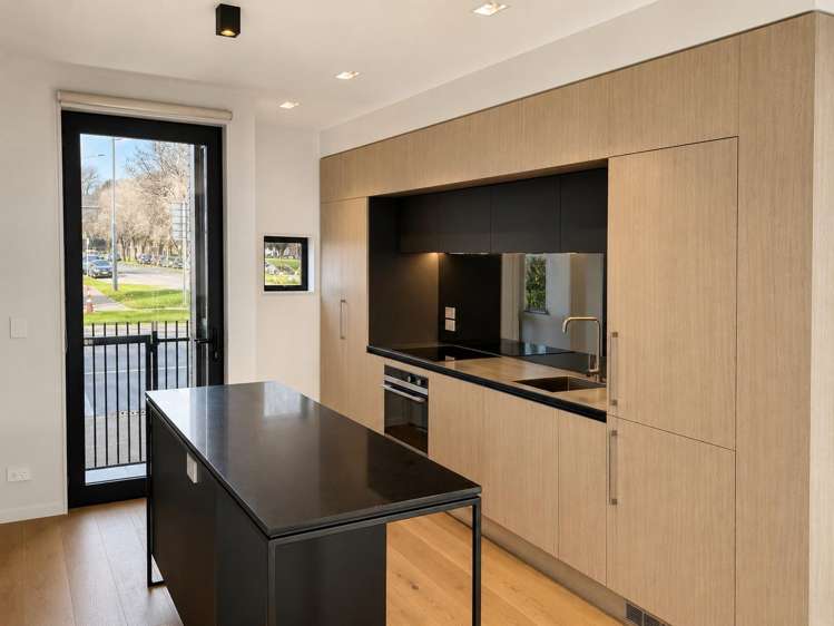 9/33 Kilmore Street_1