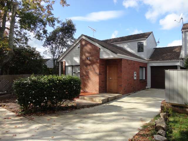 Good conditioned 2 Bedroom 2 bathroom Townhouse