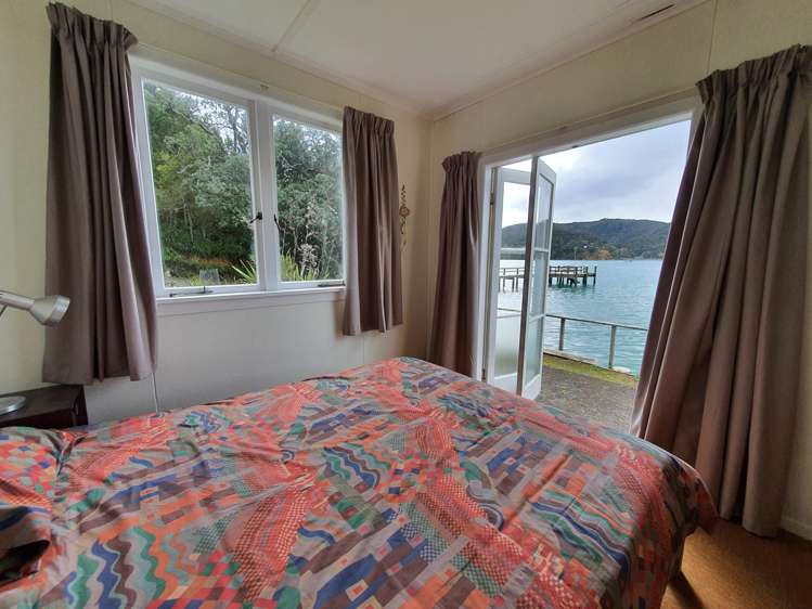 219-222/DP7675 Bon Accord Harbour Kawau Island_11