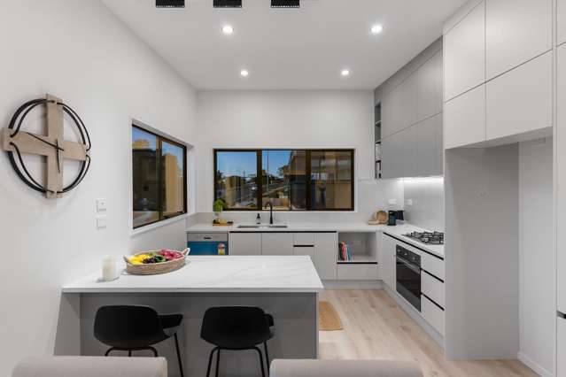 A/935 Whangaparaoa Road Manly_1