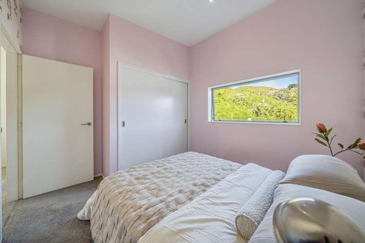 70 Saddleback Grove Karori_13