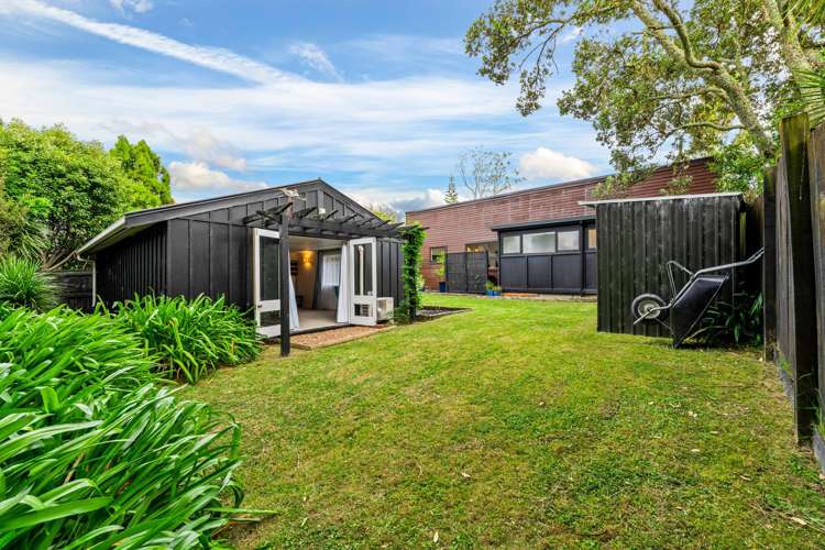 279 Royal Road Massey_19