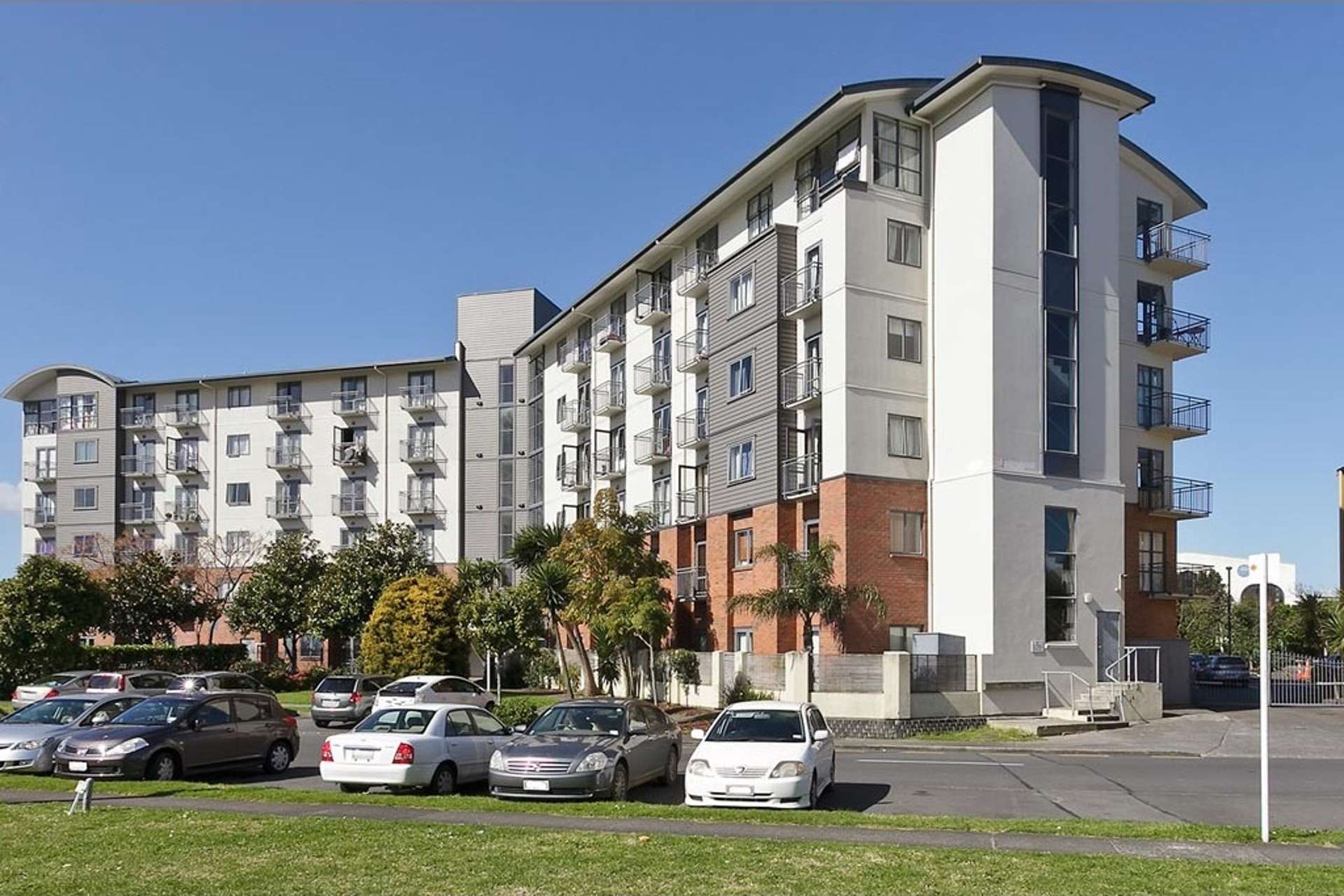 3J/10 Crown Lynn Place 1732_0