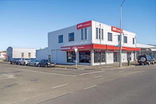 Mixed-use investment with split-risk income
