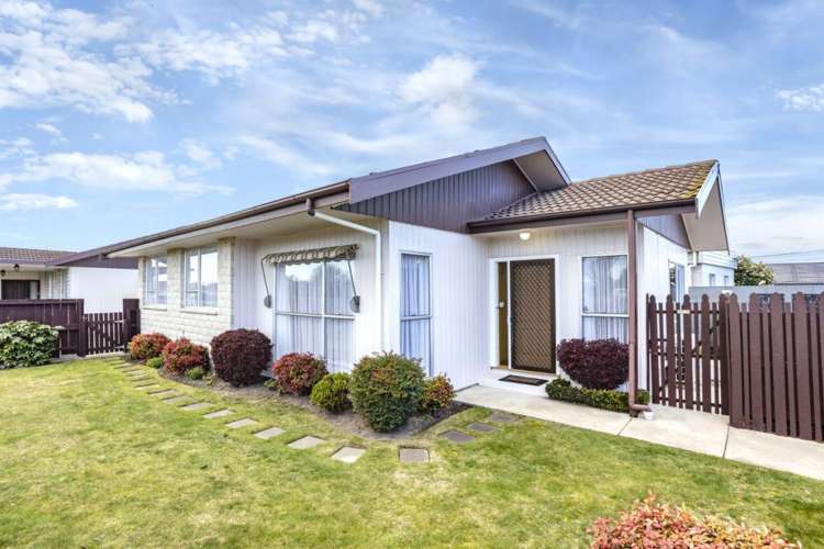 2/23 Lake Terrace Road Burwood_2
