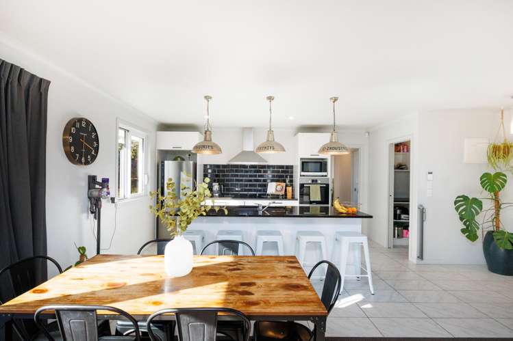 18b Galea Grove Kelvin Grove_7