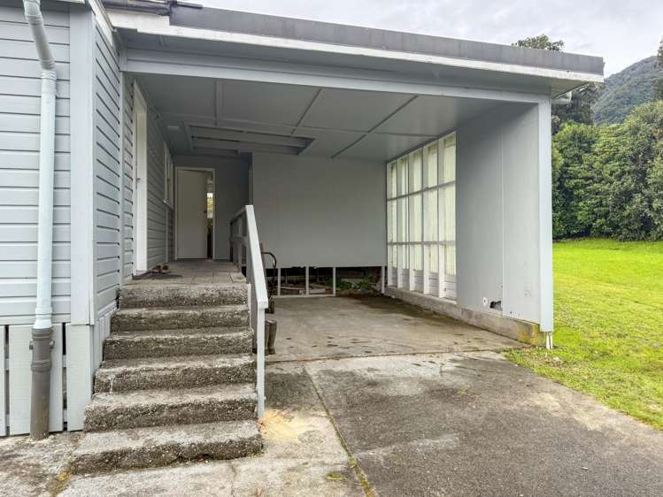 13 Main Road Fox Glacier_16