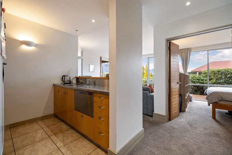 2/23 Adelaide Street Town Centre_6