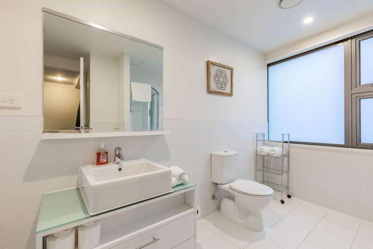 1305/18 Beach Road Auckland Central_11