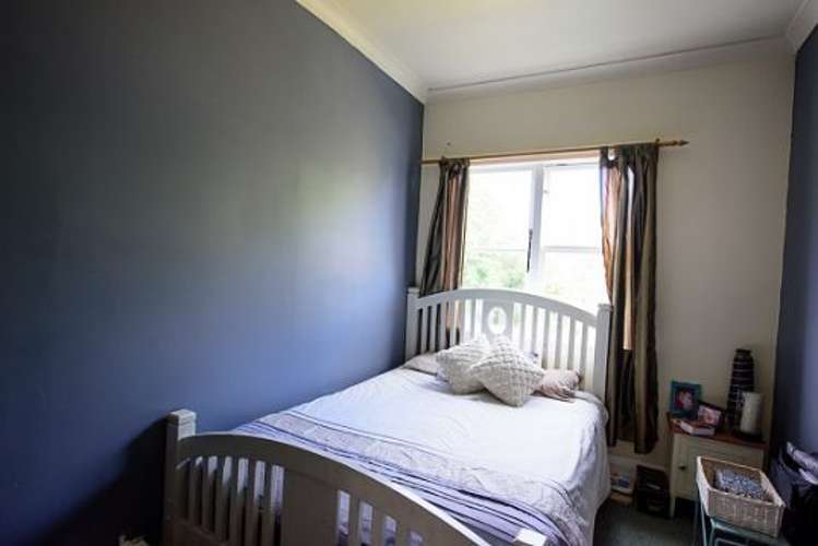 15 Main Road Owaka_11