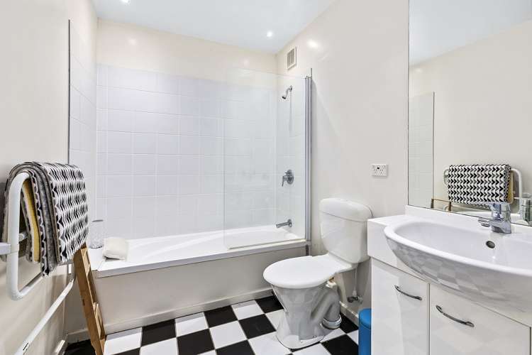 2/148 Evans Bay Parade Roseneath_17