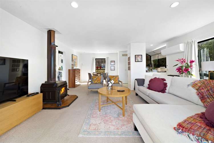 52 Wynyard Crescent Fernhill/Sunshine Bay_3