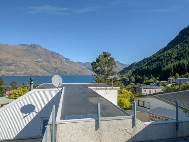 9b Arawata Terrace Fernhill/Sunshine Bay_15