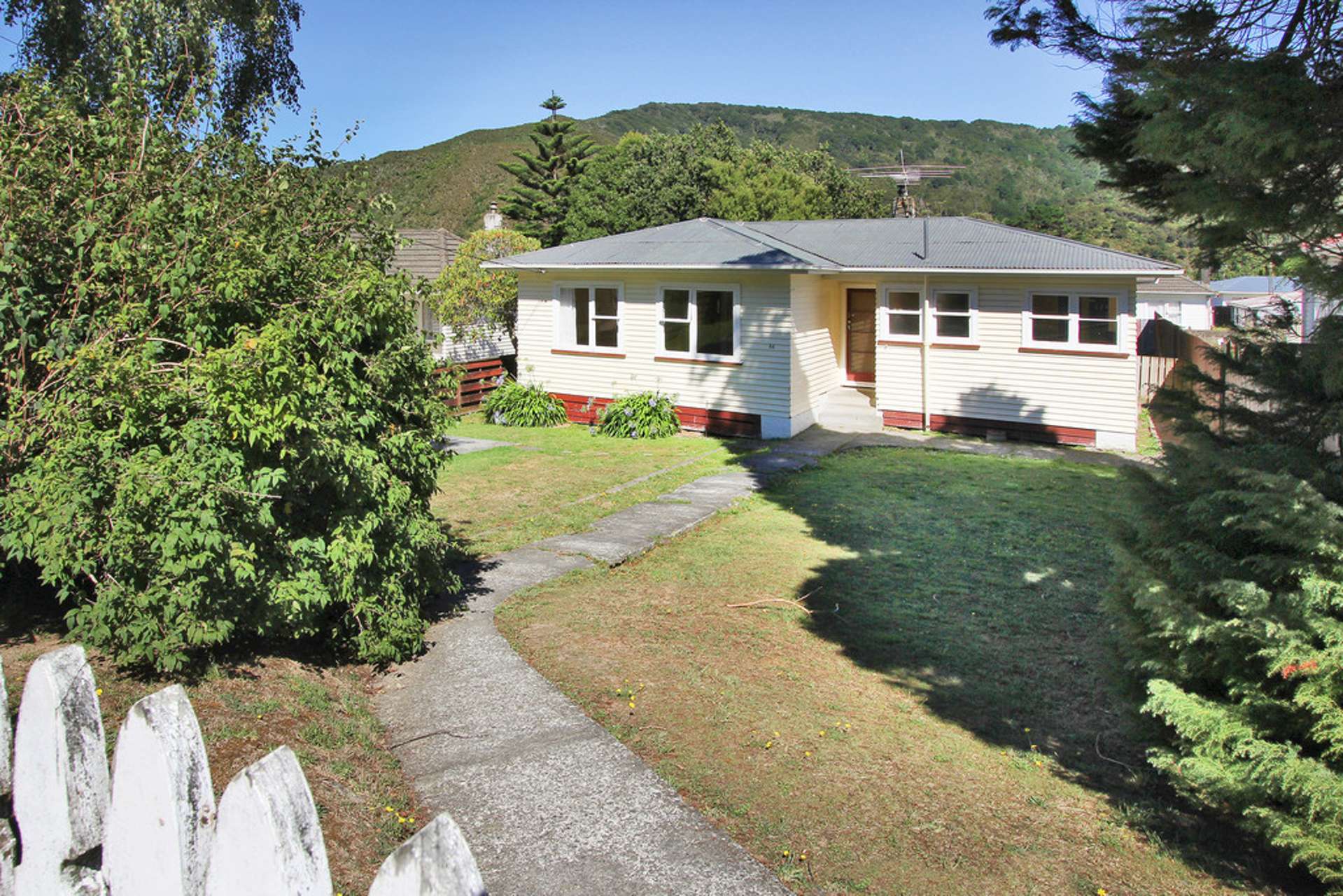 84 Coast Road Wainuiomata_0