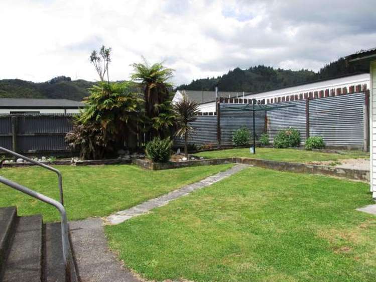 65 Shiel Street Reefton_10
