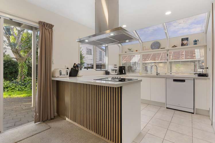 38 & 38A Te Arawa Street Orakei_21