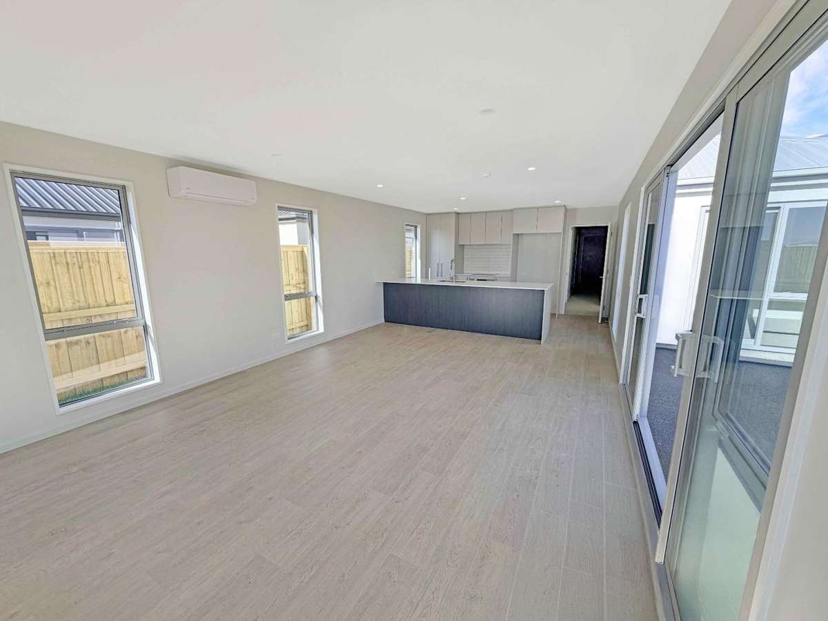 ROLLESTON – 3 BEDROOMS 3