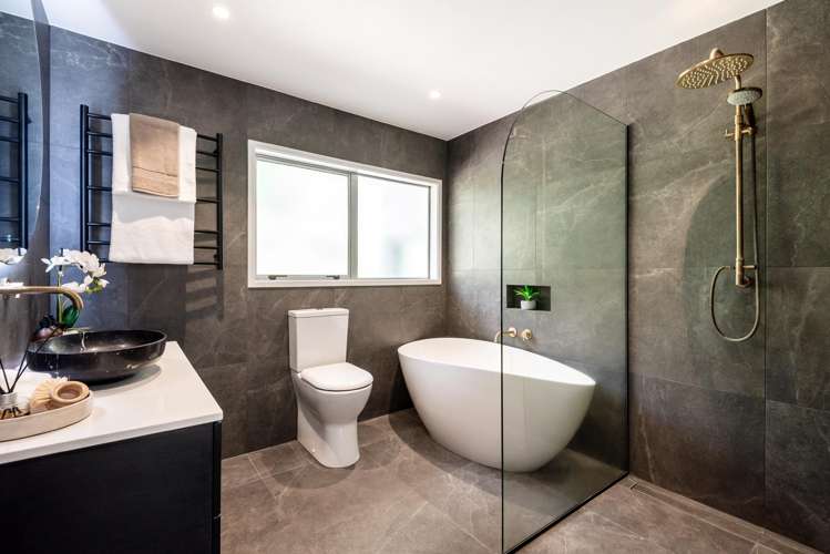 2/54 Stapleford Crescent Browns Bay_13