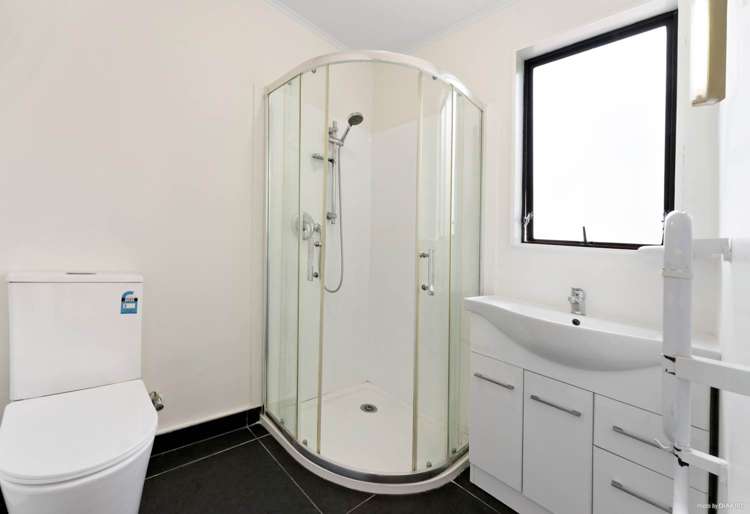 2/152 Aviemore Drive Highland Park_11